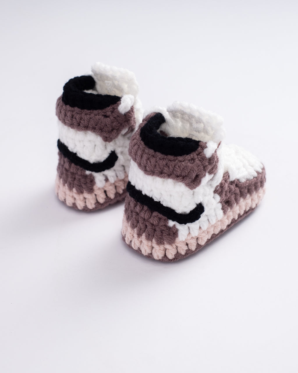 AJ BROWN/WHITE Sneaker Sokkies