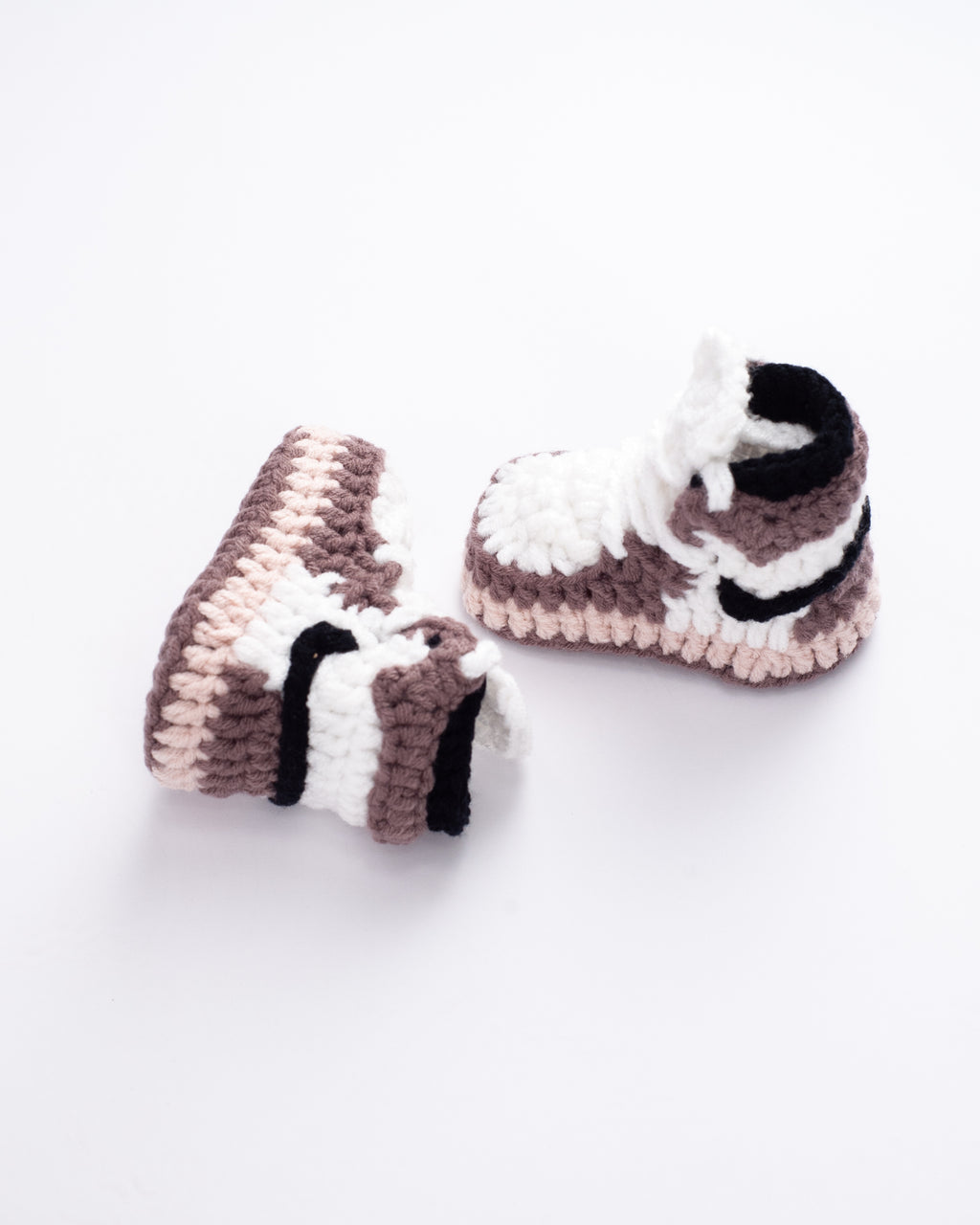 AJ BROWN/WHITE Sneaker Sokkies